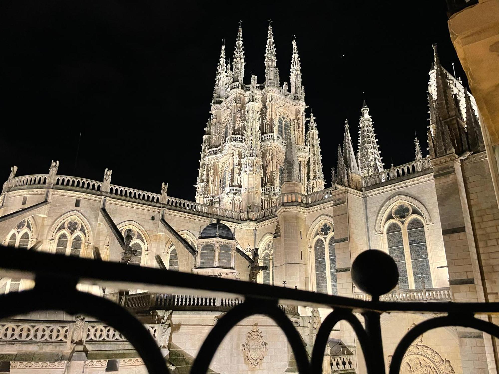 Tocando La Catedral Burgo Exterior foto