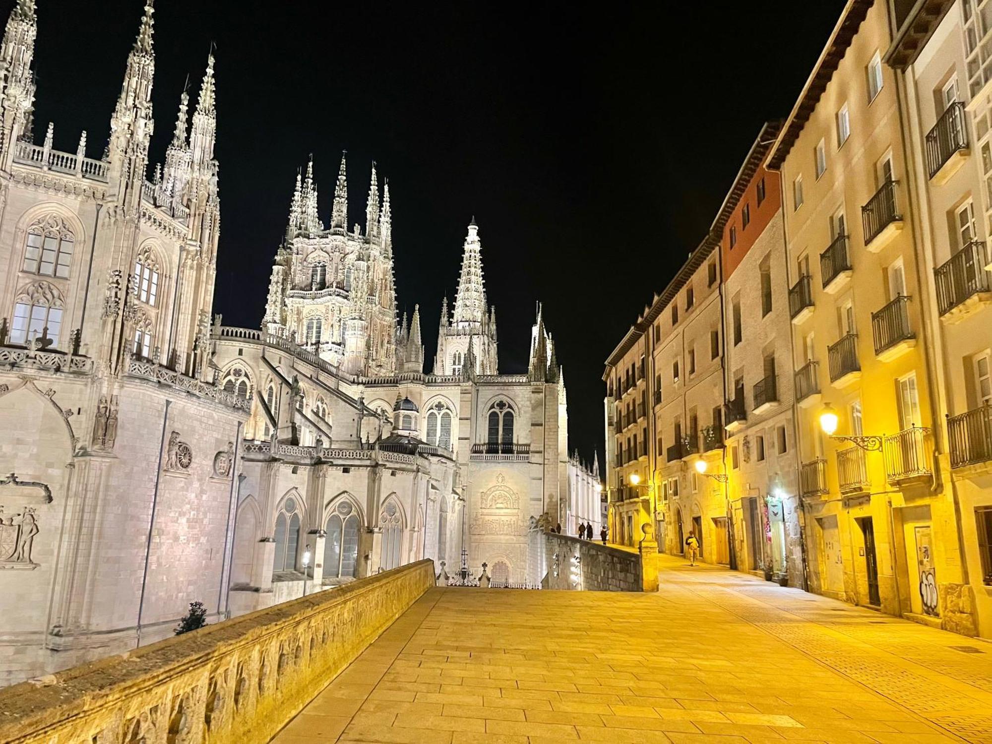 Tocando La Catedral Burgo Exterior foto